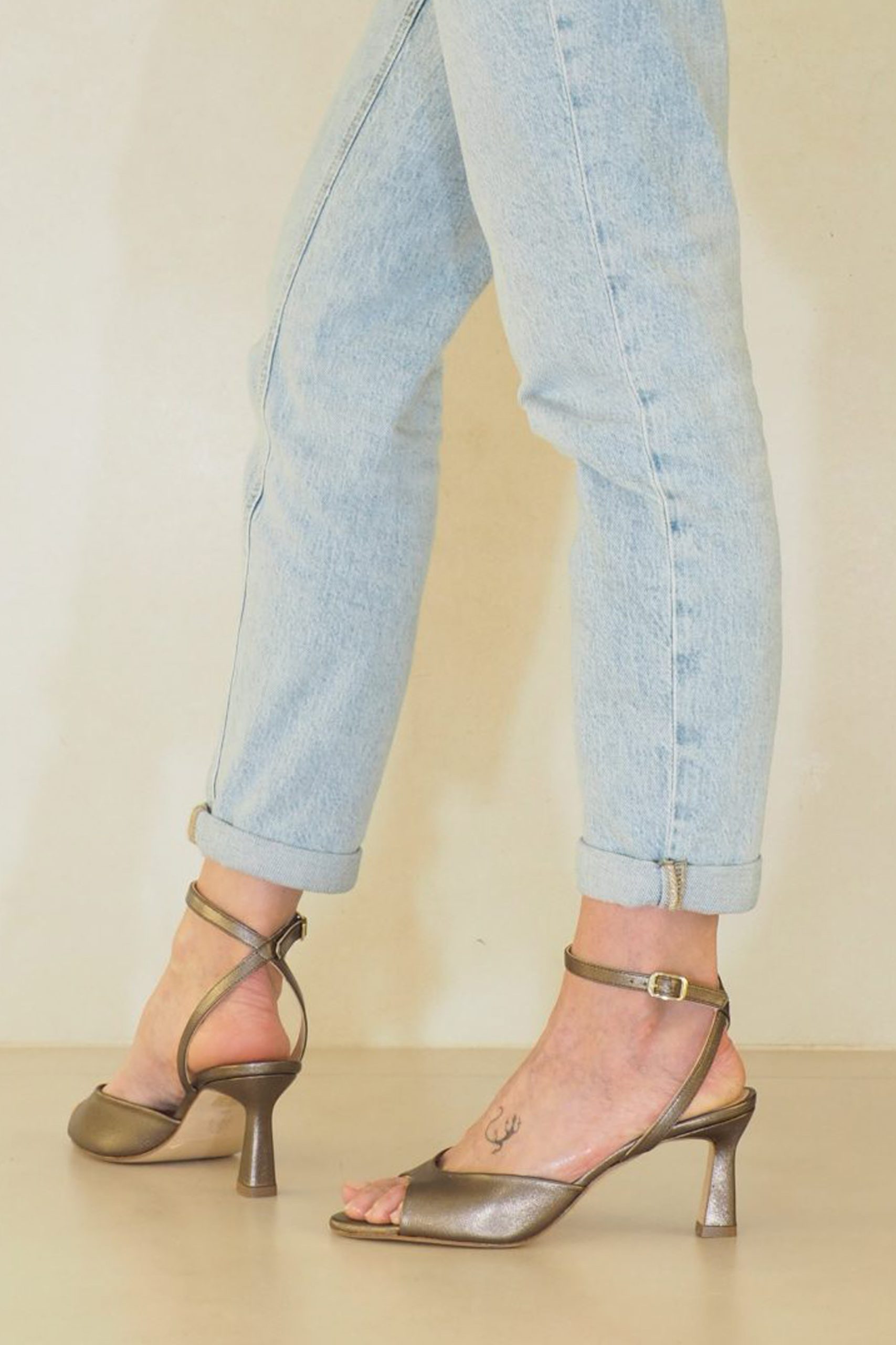 sandalianewevenalquitran