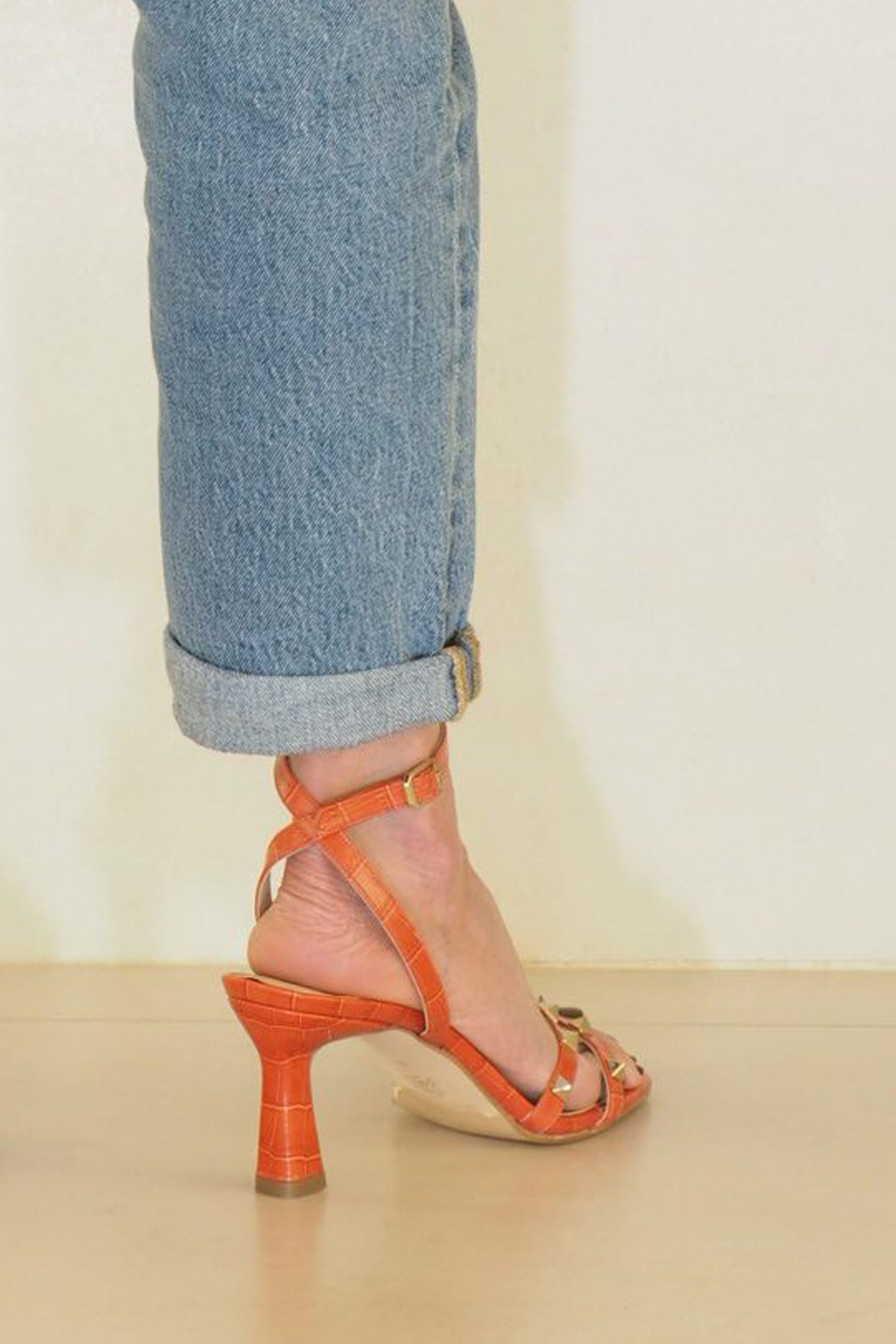 sandaliarabatrojadetalle